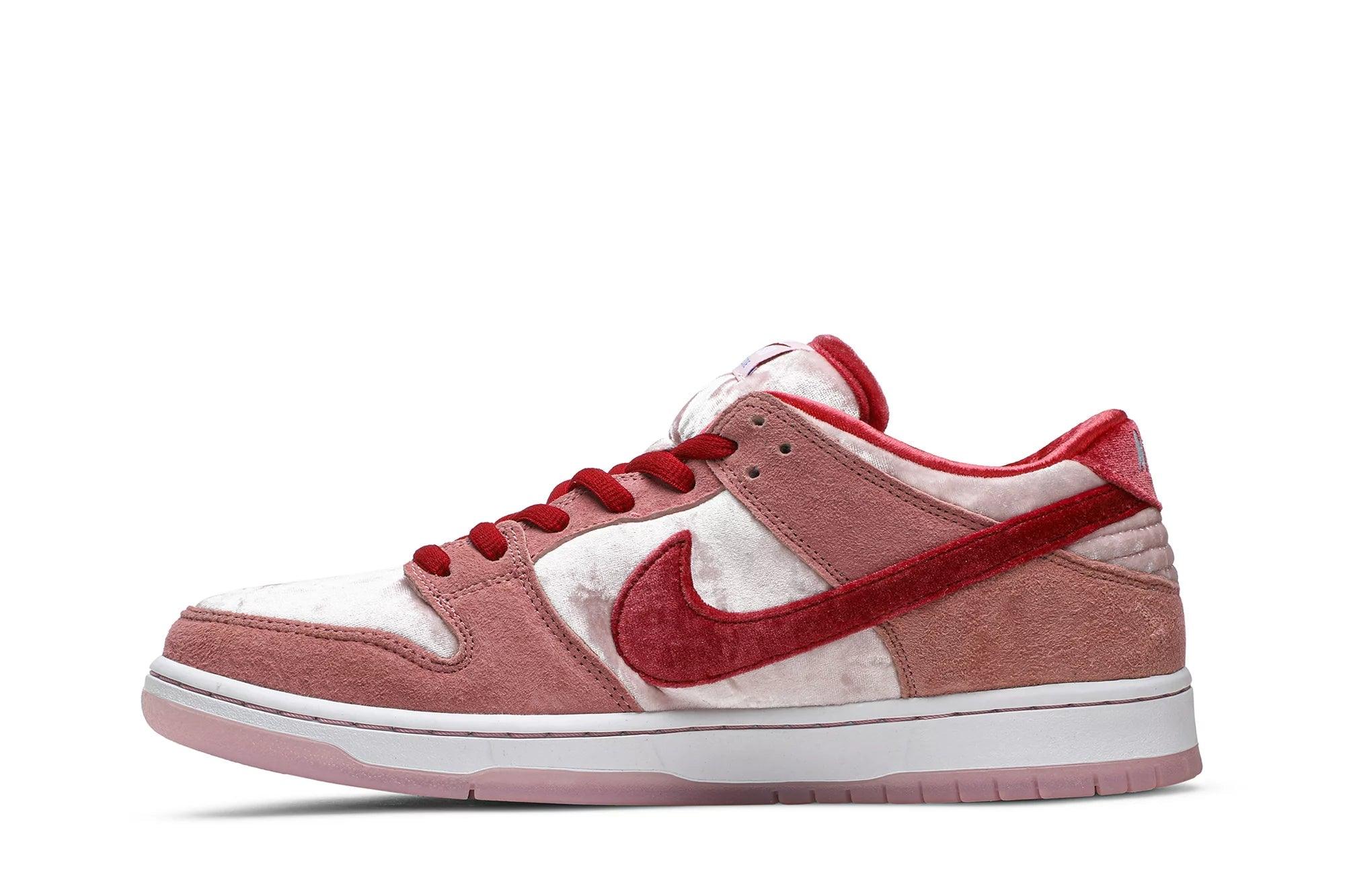 Nike SB Dunk Low Strangelove Pink