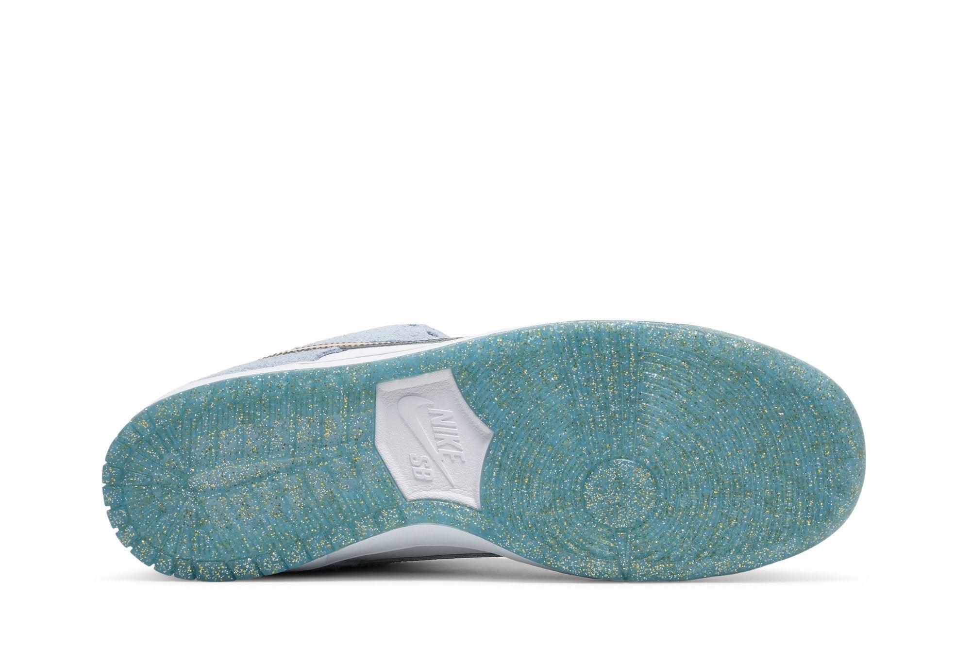 Sean Cliver x Dunk Low SB Holiday Special Bleu
