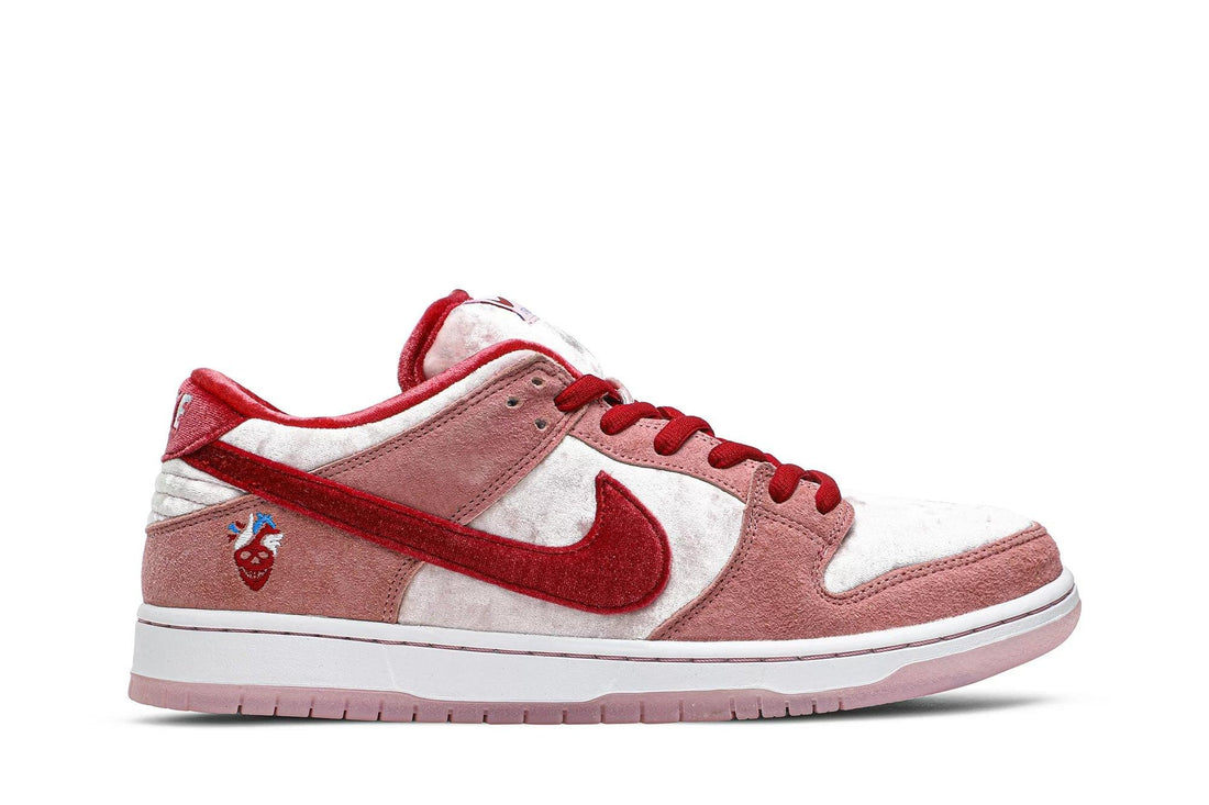 Nike SB Dunk Low Strangelove Pink