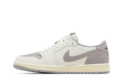 Air Jordan 1 Retro Low OG &