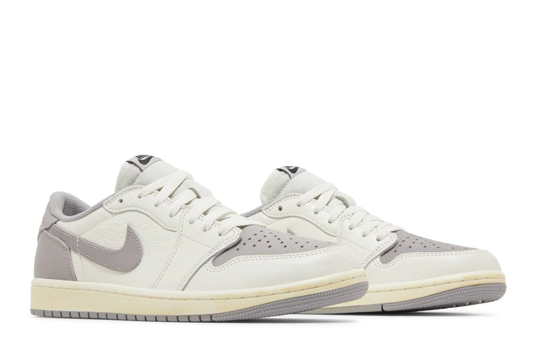 Air Jordan 1 Retro Low OG &