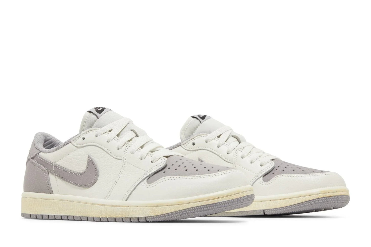 Air Jordan 1 Retro Low OG &