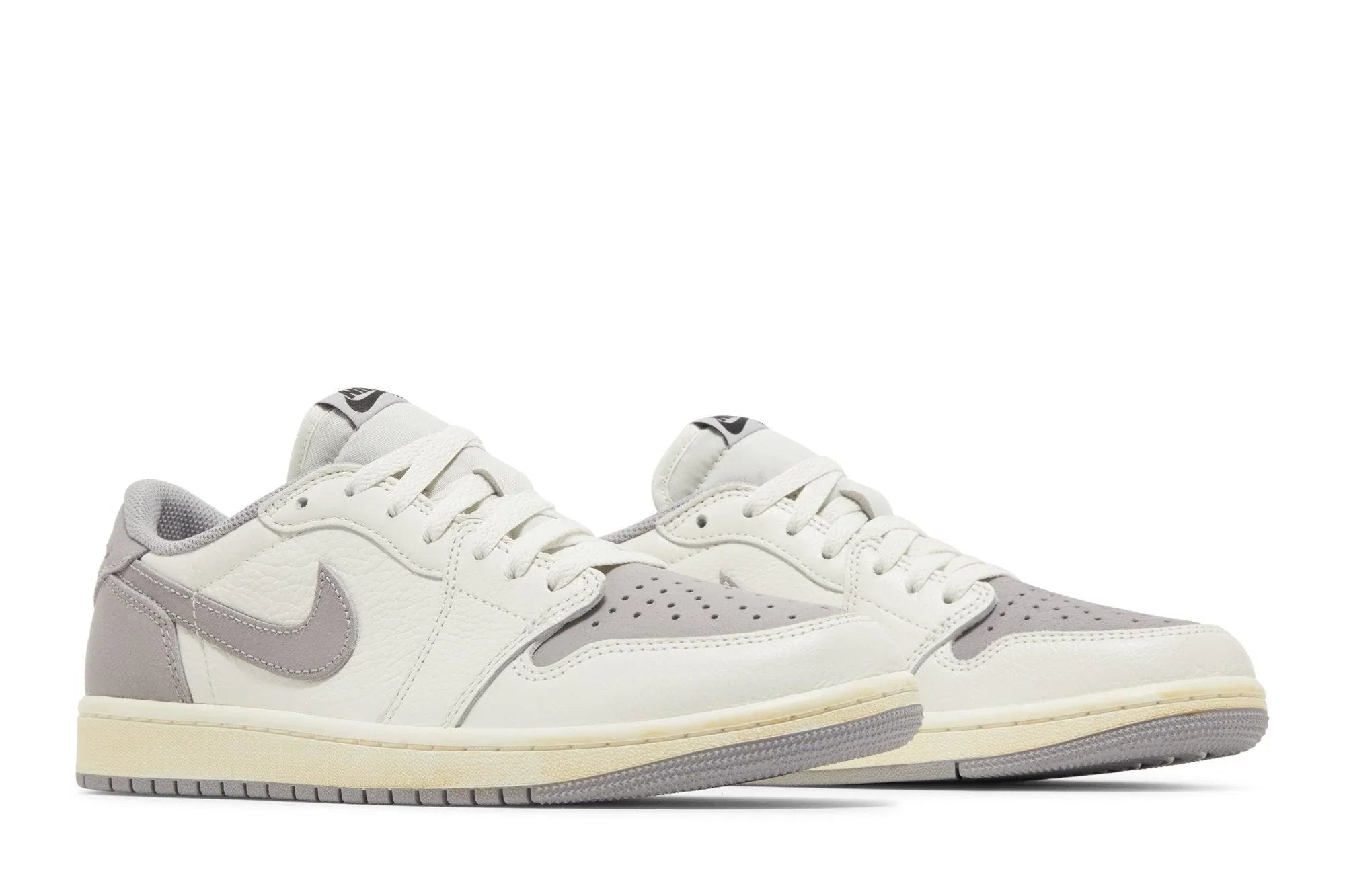 Air Jordan 1 Retro Low OG &