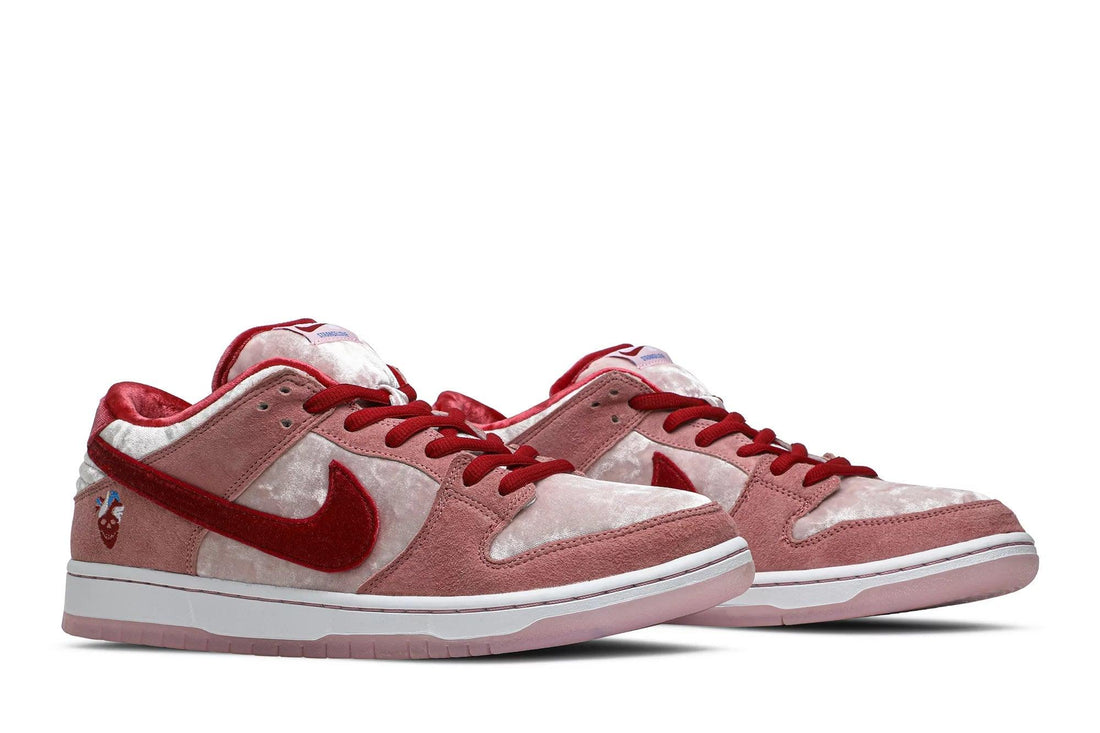 Nike SB Dunk Low Strangelove Pink