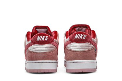 Nike SB Dunk Low Strangelove Pink